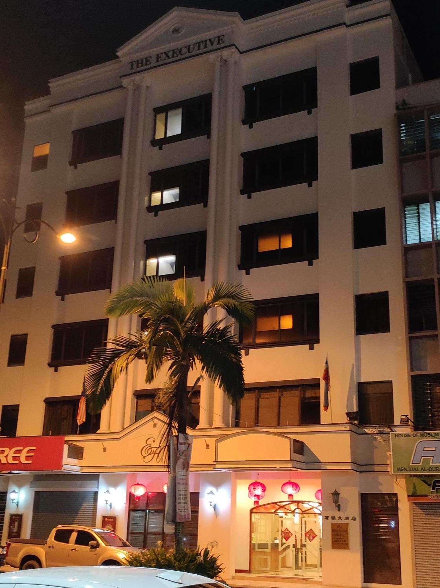 The Executive Hotel Lahad Datu Buitenkant foto