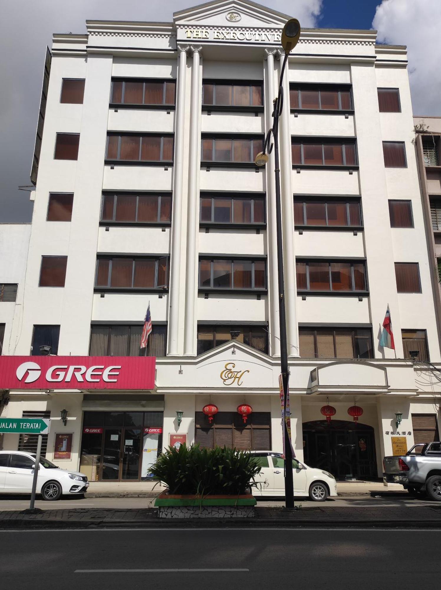 The Executive Hotel Lahad Datu Buitenkant foto