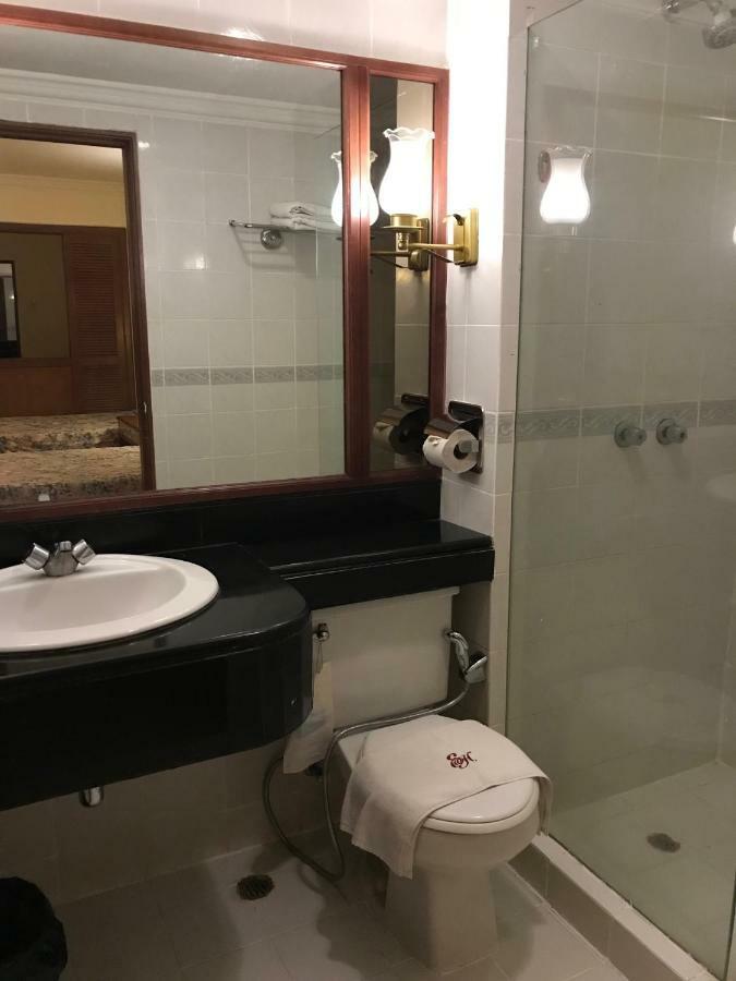 The Executive Hotel Lahad Datu Buitenkant foto