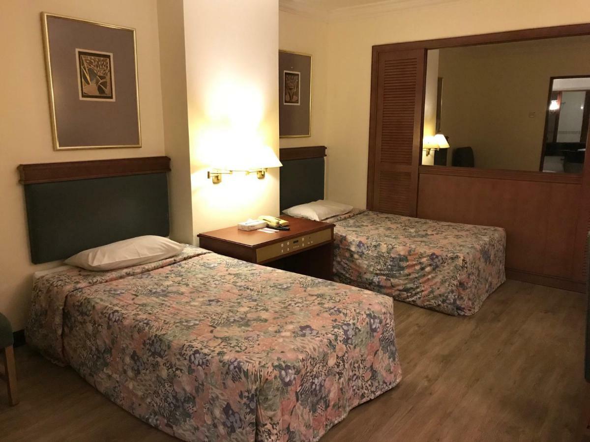 The Executive Hotel Lahad Datu Buitenkant foto
