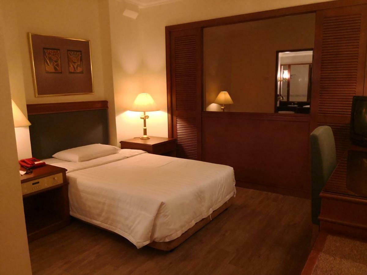 The Executive Hotel Lahad Datu Buitenkant foto