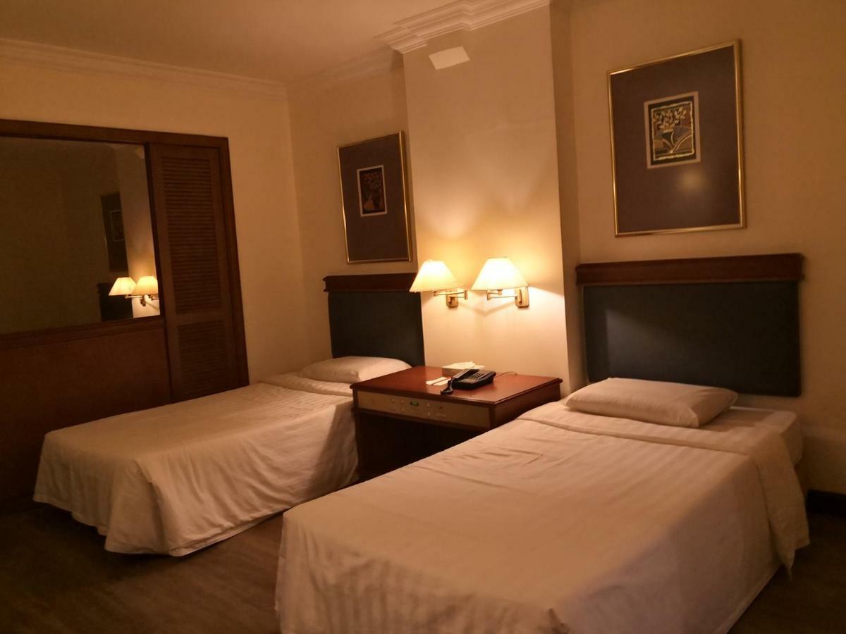 The Executive Hotel Lahad Datu Buitenkant foto
