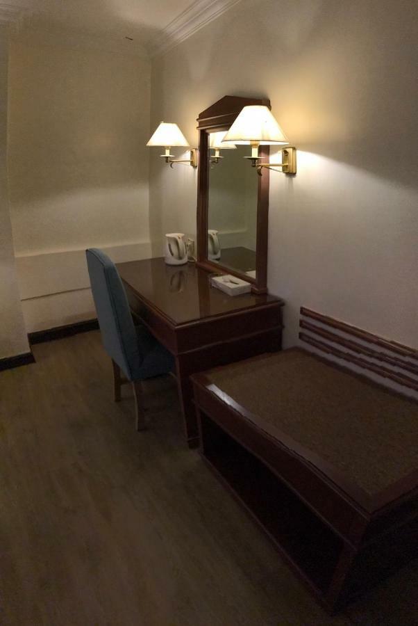 The Executive Hotel Lahad Datu Buitenkant foto