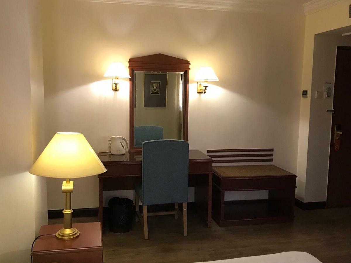 The Executive Hotel Lahad Datu Buitenkant foto