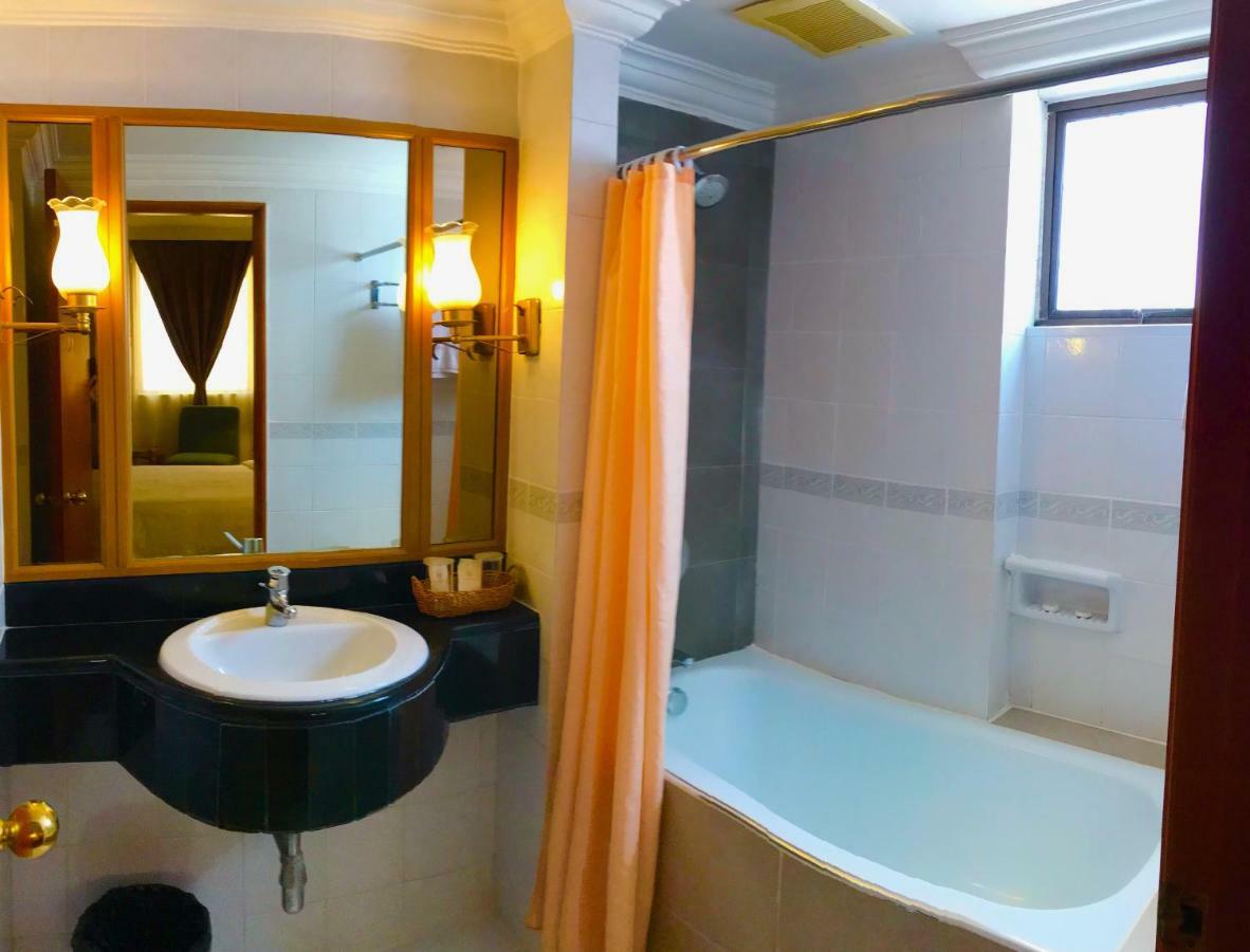 The Executive Hotel Lahad Datu Buitenkant foto