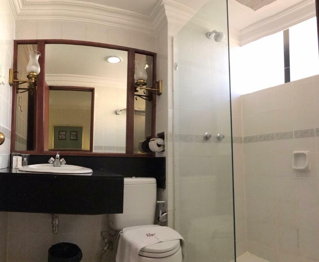 The Executive Hotel Lahad Datu Buitenkant foto